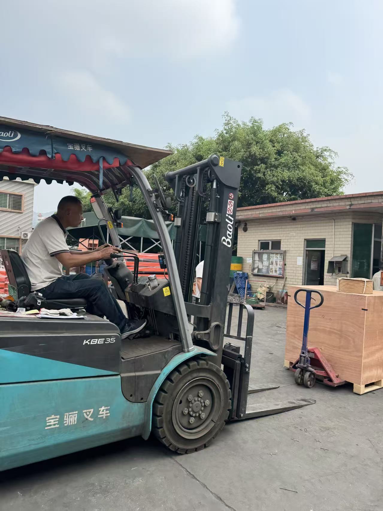 Τελευταία εταιρικά blogs για Παγκόσμια Παράδοση σε Δράση: Ράφια Αποθήκευσης Καλούπιων σε Κίνηση