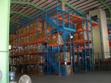 Βιομηχανικό χάλυβα ημιωρόφων σύστημα αποθηκών εμπορευμάτων σκαλοπατιών πατωμάτων δύο επιπέδων