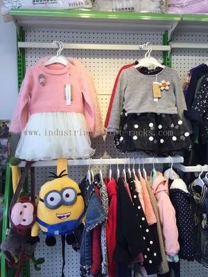 Αγορά Άσπρο χρώμα μετάλλων ραφιών επίδειξης ενδυμάτων τοίχων δευτερεύον για το λιανικό κατάστημα διαδικτυακή κατασκευή